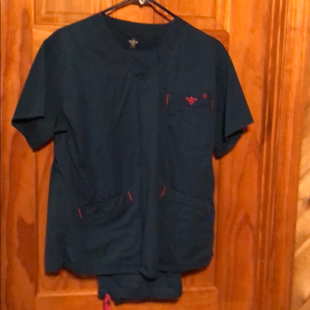 Me couture 2 piece scrub set .